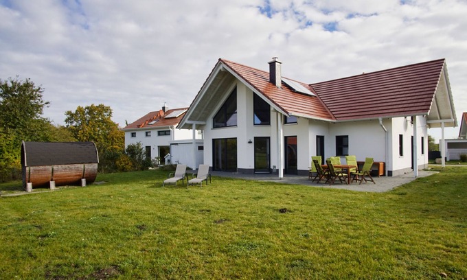Trent Casa | Haus in Idyllischer Lage mit Sauna, Terrasse und Garten - Villa Mondlicht