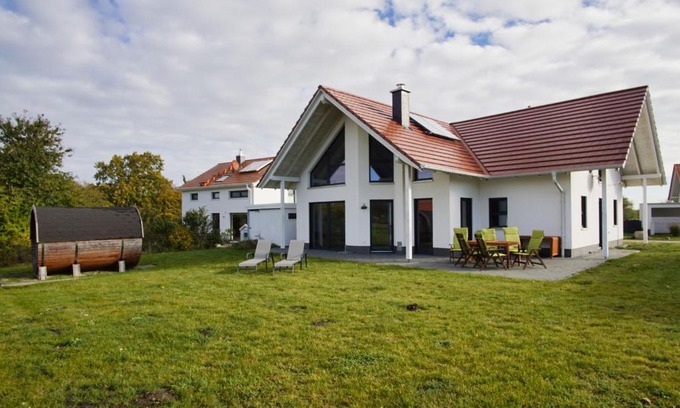 Trent Casa | Haus in idyllischer Lage mit Sauna, Terrasse und Garten - Villa Mondlicht