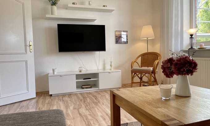 Doese Apartamento | Haus Jenina - Directly on the dyke, modern vacation apartment for up to 6 people