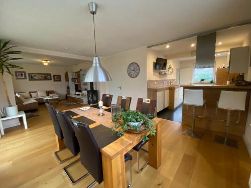 Espelkamp Casa | Haus Ostend Ganzes Ferienhaus mit Garten ideal für zwei Erwachsene und zwei Kinder
