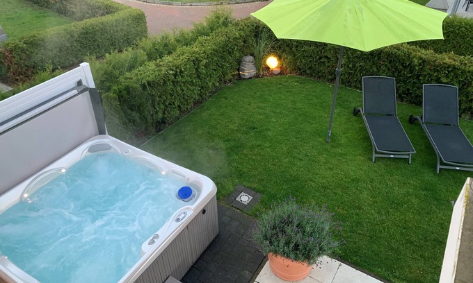 Muritz Casa | Haus Seeblick Comfort mit Kamin, Außen-whirlpool, Sauna und Eingezäunten Garten