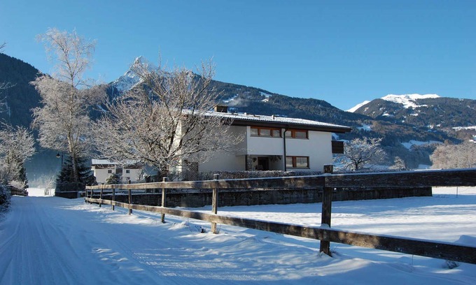 Schruns Casa | Haus Sonnblick - FH Sonnblick with 4 bedrooms near the ski lift