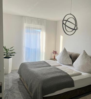 Wallersdorf Villa | Haus Villa-Moderne 2 Zimmer Ferienwohnung in Wallersdorf-Haidlfing