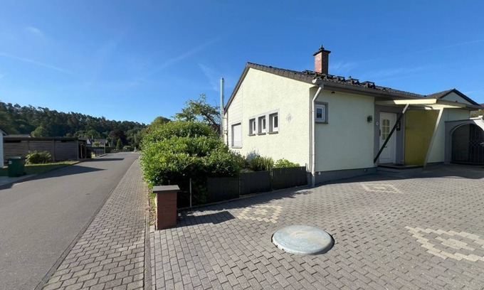 Dillendorf Casa | Haus Waldblick - vacation home, bathroom, WC, 2 bedrooms