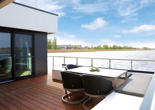 Ribnitz Alquiler De Eote | Hausboot Bernstein Suite