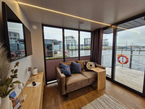 Wendtorf Alquiler De Eote | Hausboot Fjord Cirrus Solarboot mit Biosauna in Wendtorf