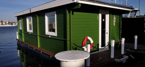 Innenhafen Apartamento | Hausboot Wilhelmshaven - Traum Unterkunft an der Jade