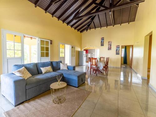 Petit-Bourg Casa | Haut de villa- coin rivière