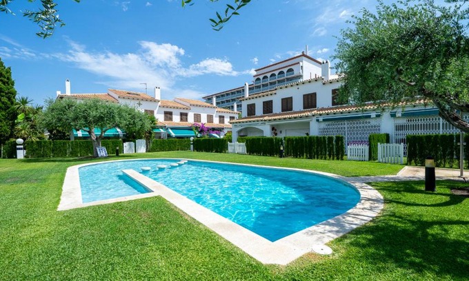 Sant Salvador Casa | Hauzify I Casa Abat Bassa