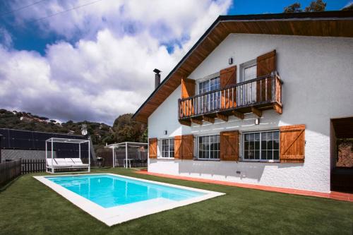 Sant Cebria de Vallalta Casa | Hauzify I Casa Montjuïc