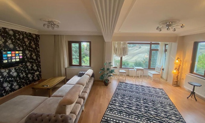 Arnavutkoy District Casa | Havalimanına çok yakın bahçeli villada oda