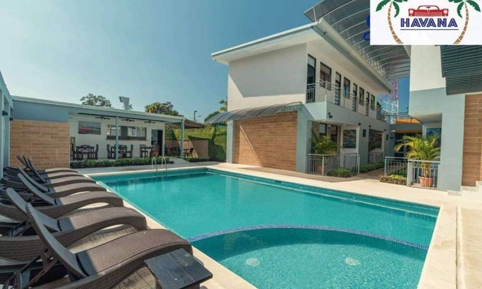 Jacó Hotel | Havana Jaco ubicado en el centro de jaco