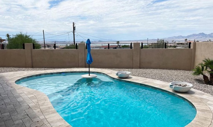 Lake Havasu City Casa | Havasu Retreat! Pool, Spa, Gym & View