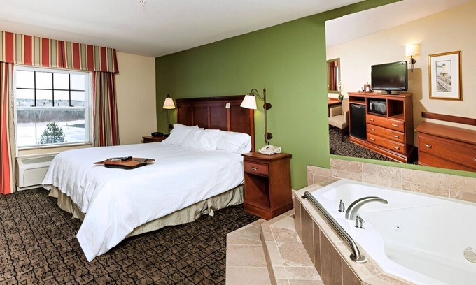 Thomaston Casa | Haven for a Lover's Getaway! Free Breakfast