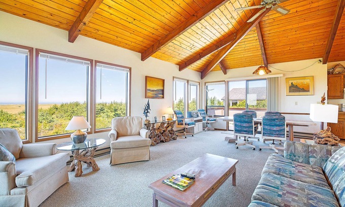 Copalis Beach Casa | Haven Hideaway - ¡Hogar con todas las vistas que Copalis tiene para ofrecer!