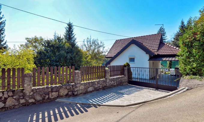 Duga Resa Casa | Haven Near The River, Donji Zvečaj, Croatia