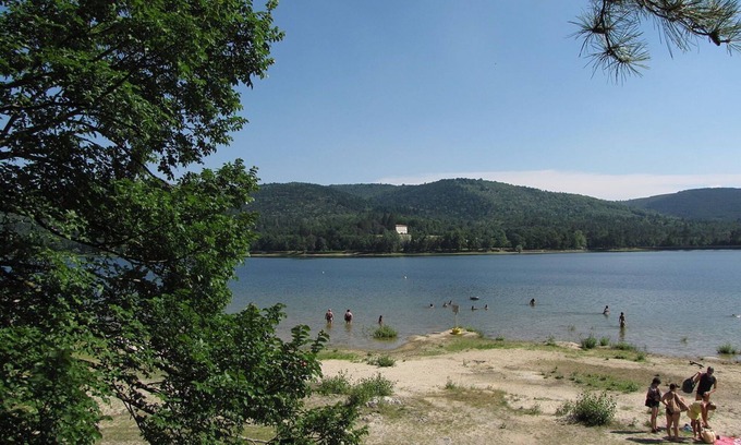 Revel Casa | CIELO DE PAZ POR UN MAGNÍFICO LAGO