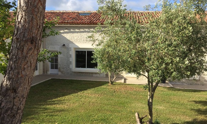 Juillac-le-Coq Casa | Refugio de paz en el corazón de los viñedos de Charente