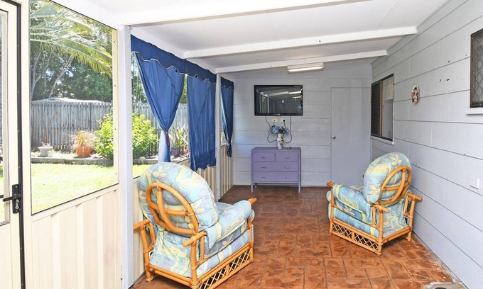 Point Vernon Casa | Haven On The Point only streets away from the beach