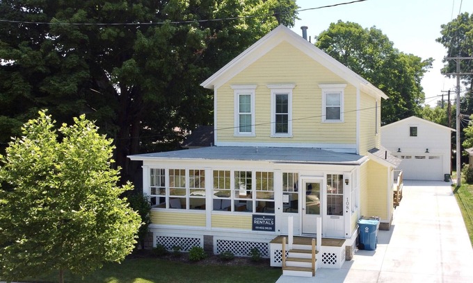 Grand Haven Casa | Downtown Charmer - 4bdr / 3BA - 1 cuadra de Shopping & Dining