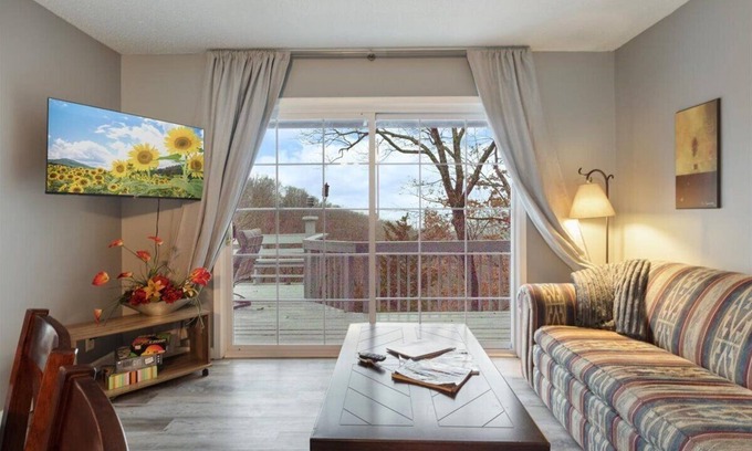 Camdenton Apartamento | Haven Suite Apartment w/ Beautiful Wooded Views