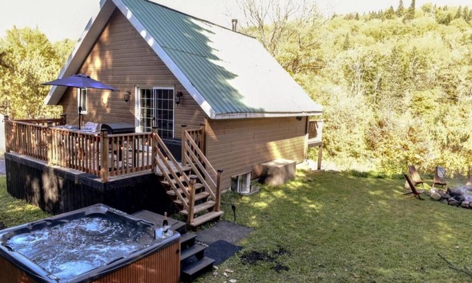 Saint-Brigitte-de-Laval Chalet De Esquí | Havre de Xavier - chalet à louer + SPA