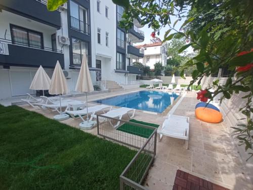 Kemer Mahallesi Apartamento | Havuz Manzaralı Daire