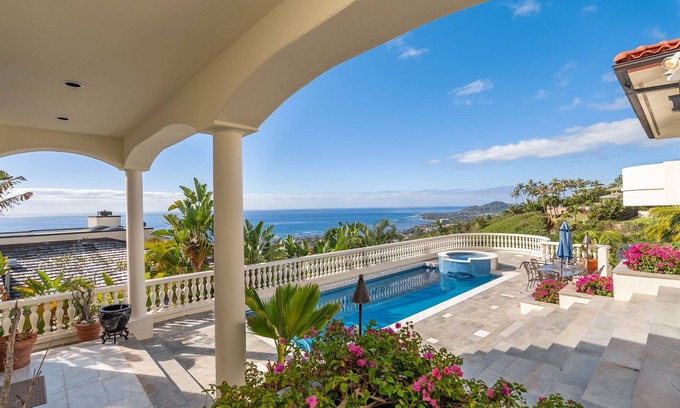 Hawaii Loa Ridge Casa | Hawaii Ridge Getaway: Luxury Home w/ Pool, Spa, Sport Court & Diamond Head Views