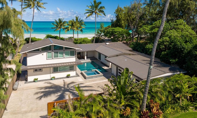 Kalama Tract Villa | Hawaiian Dream - Beachfront /Oceanfront paradise. by RedAwning