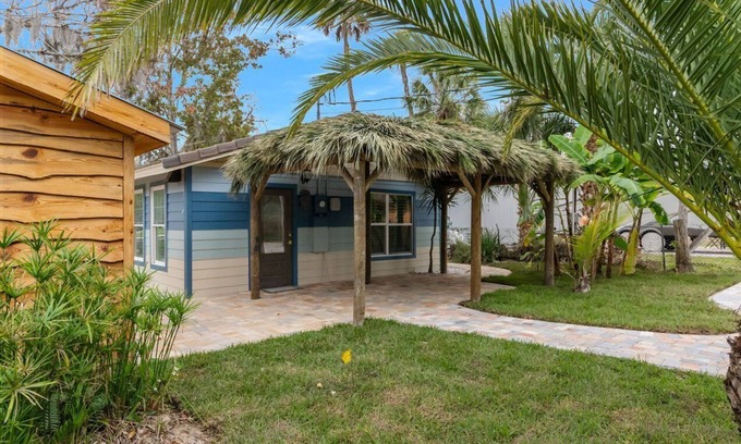 Spring Hill Casa | Hawaiian House Waterfront on the Weeki Wachee river