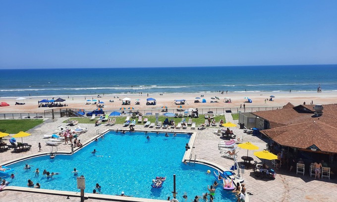Daytona Beach Shores Hotel | Hawaiian Inn Beach Resort