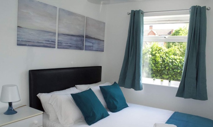 Hinckley Apartamento | Hawk 3: Close to town centre / free parking / sleeps 4