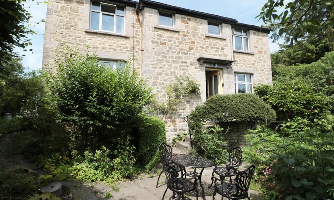 Baslow Casa | Hawkfield