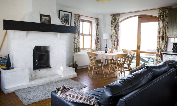 Bushmills Cabaña | Hawk’s Hollow: 3 BD Cottage