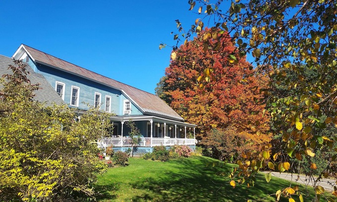 Baltimore Apartamento | Hawks Mountain Farm, full apartment on a working farm.