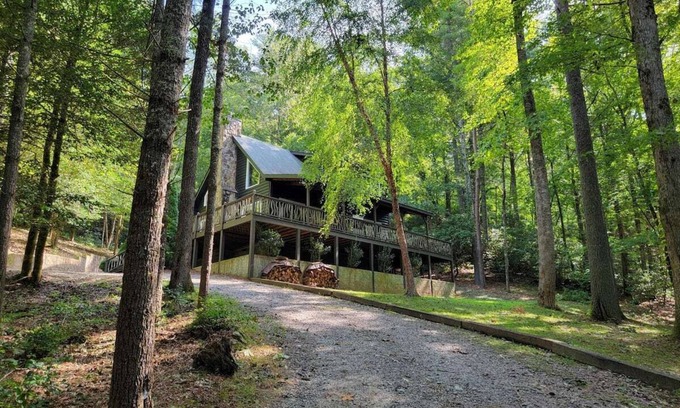 Suches Cabina | Hawks Whistle - Waterfall Nearby and Hot tub