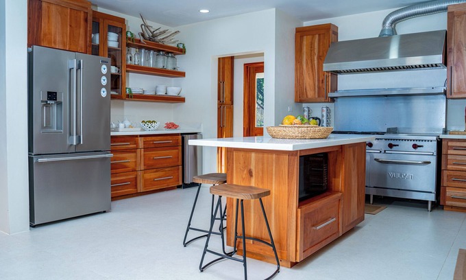 Treasure Beach Villa | Hawksbill - 4 BR Villa in Treasure Beach w/ AC, WiFi, Private Cove & Staff