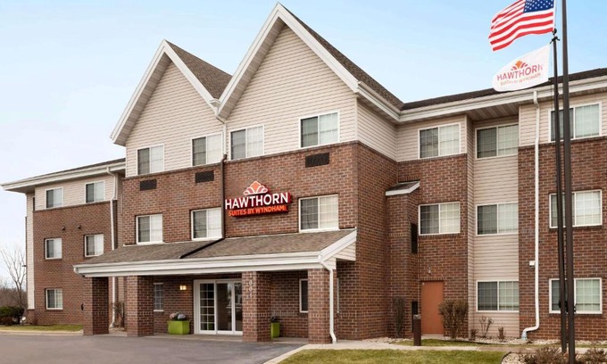 Oak Creek Hotel | Hawthorn Extended Stay by Wyndham Milwaukee Airport