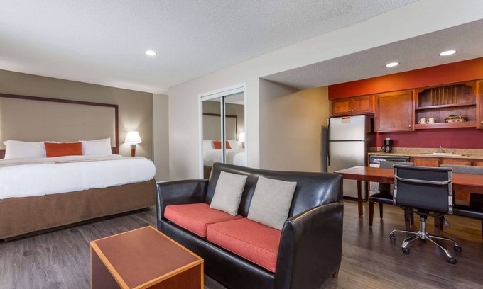 North Charleston Hotel | Hawthorn Suites by Wyndham North Charleston, SC