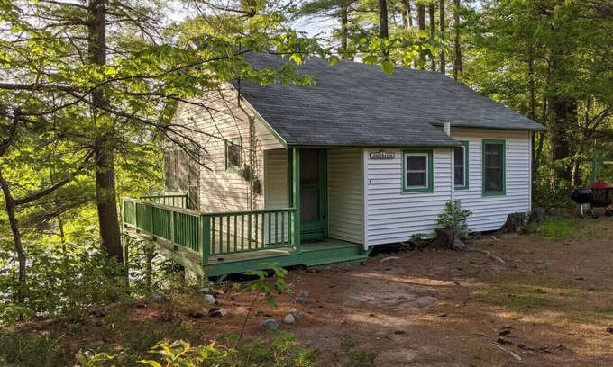 Raymond Cabaña | Hawthorne Cottages Edgewater