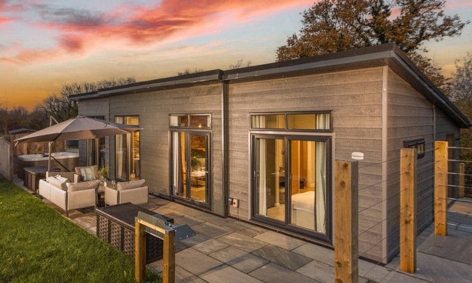 Lifton Casa | Hawthorne Lodge, 15 Roadford Lake Lodges