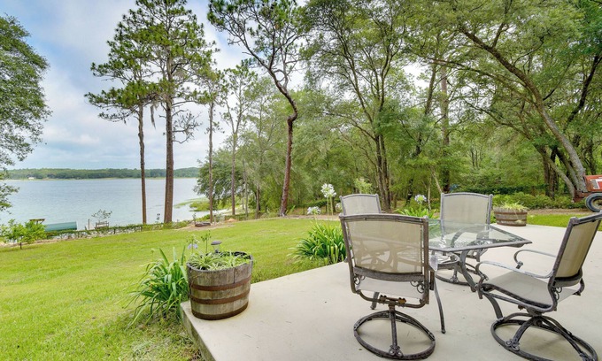 Putnam Hall Casa | Hawthorne Vacation Rental w/ Access to Cue Lake