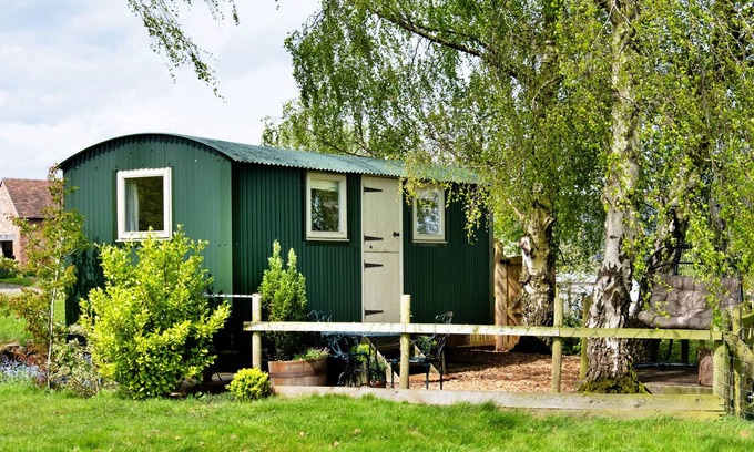 Nordley Casa | Hay and Hedgerow Glamping by Interhome