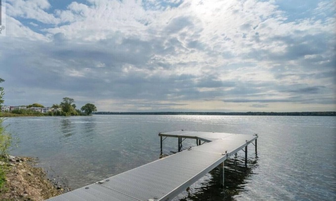 Greater Napanee Cabaña | Hay Bay Haven on the Water