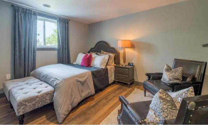 Greater Napanee Apartamento | Hay Bay Lakefront Cottage w/ Private Dock & Kayaks
