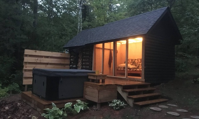 Whitney Cabaña | Hay Lakehouse w/hot tub and amazing sunset views!