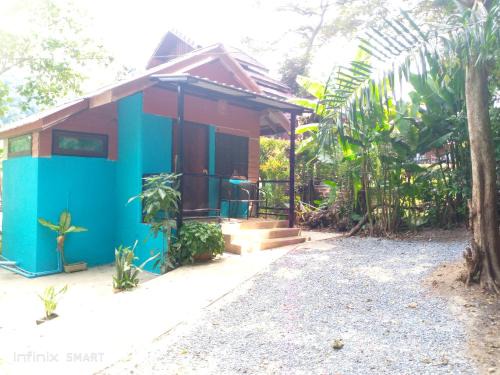 Ko Lanta Chalet De Esquí | Hayar House's Cabin house at kantiang bay
