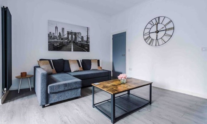 Golborne Casa | Haydock Gold By Primestay