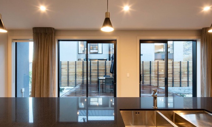 Lake Hayes Casa | Hayes Chalet, Alpine Escape 5BR Stay