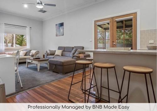 North Wagga Wagga Casa | Hayes Corner Cottage - Short Drive to CBD, Private